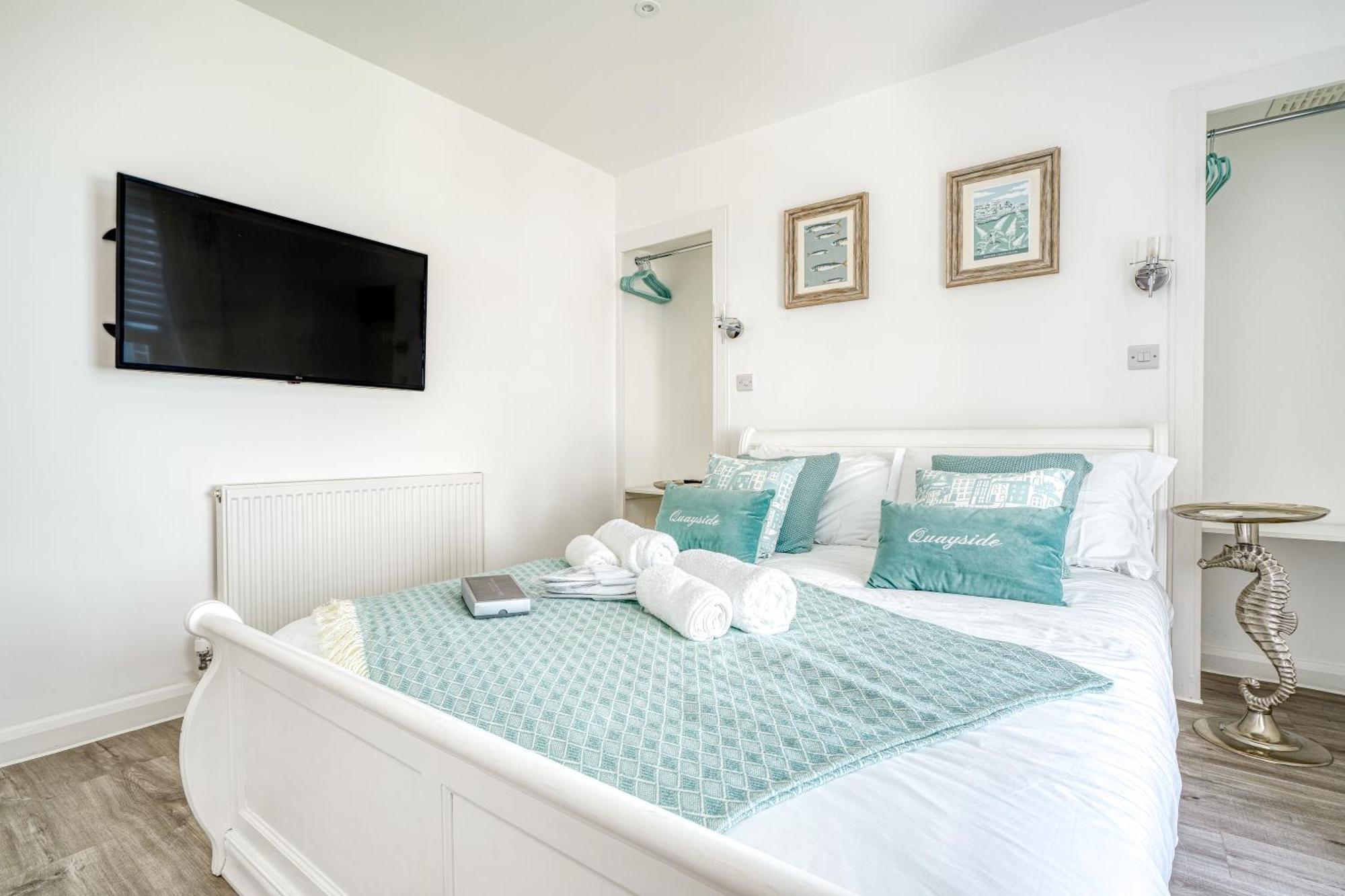 Quayside- In The Harbour Bowl Villa Brixham Exterior photo