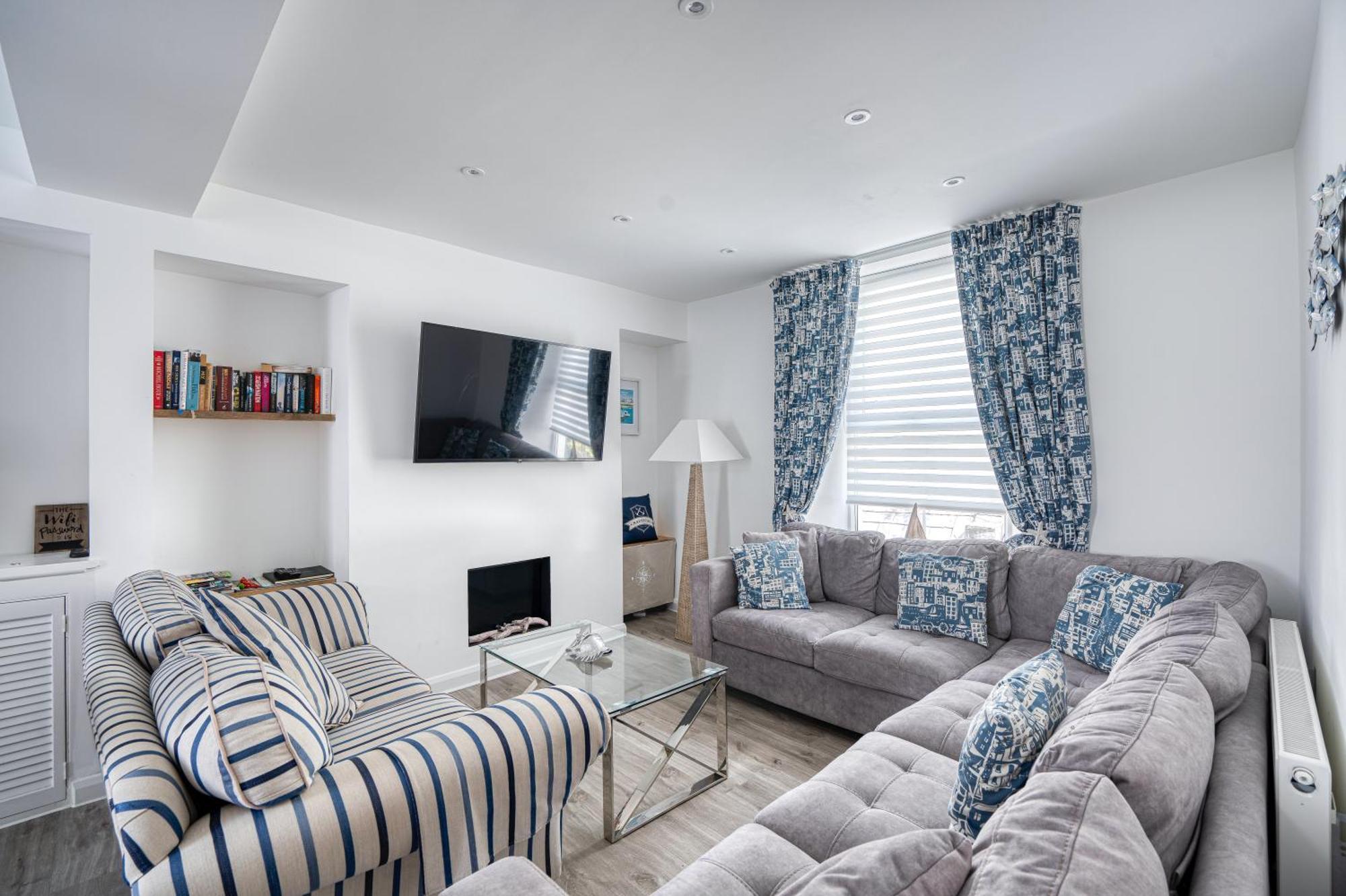 Quayside- In The Harbour Bowl Villa Brixham Exterior photo